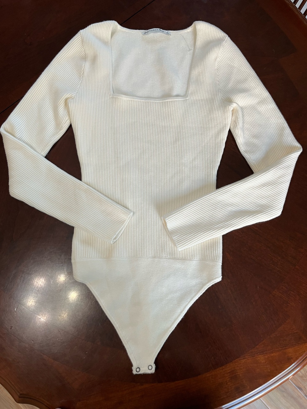 NWOT Abercrombie & Fitch Ivory Ribbed Knit Viscose Square Neck Bodysuit Small